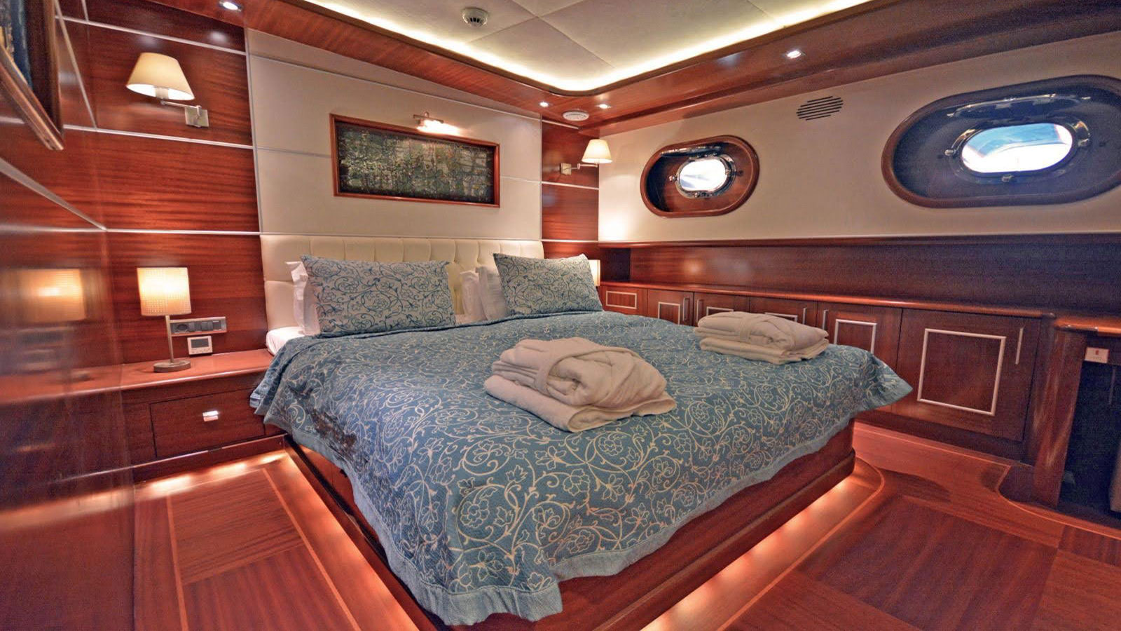 2011 Custom Built La Bella Vita (ex Carpe Diem IV) for charter (photo 7)