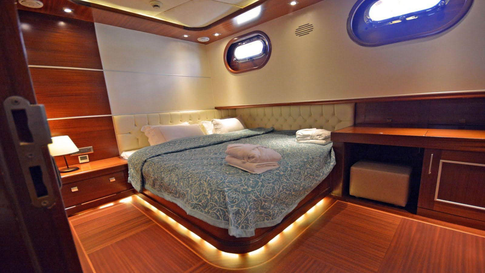 2011 Custom Built La Bella Vita (ex Carpe Diem IV) for charter (photo 8)