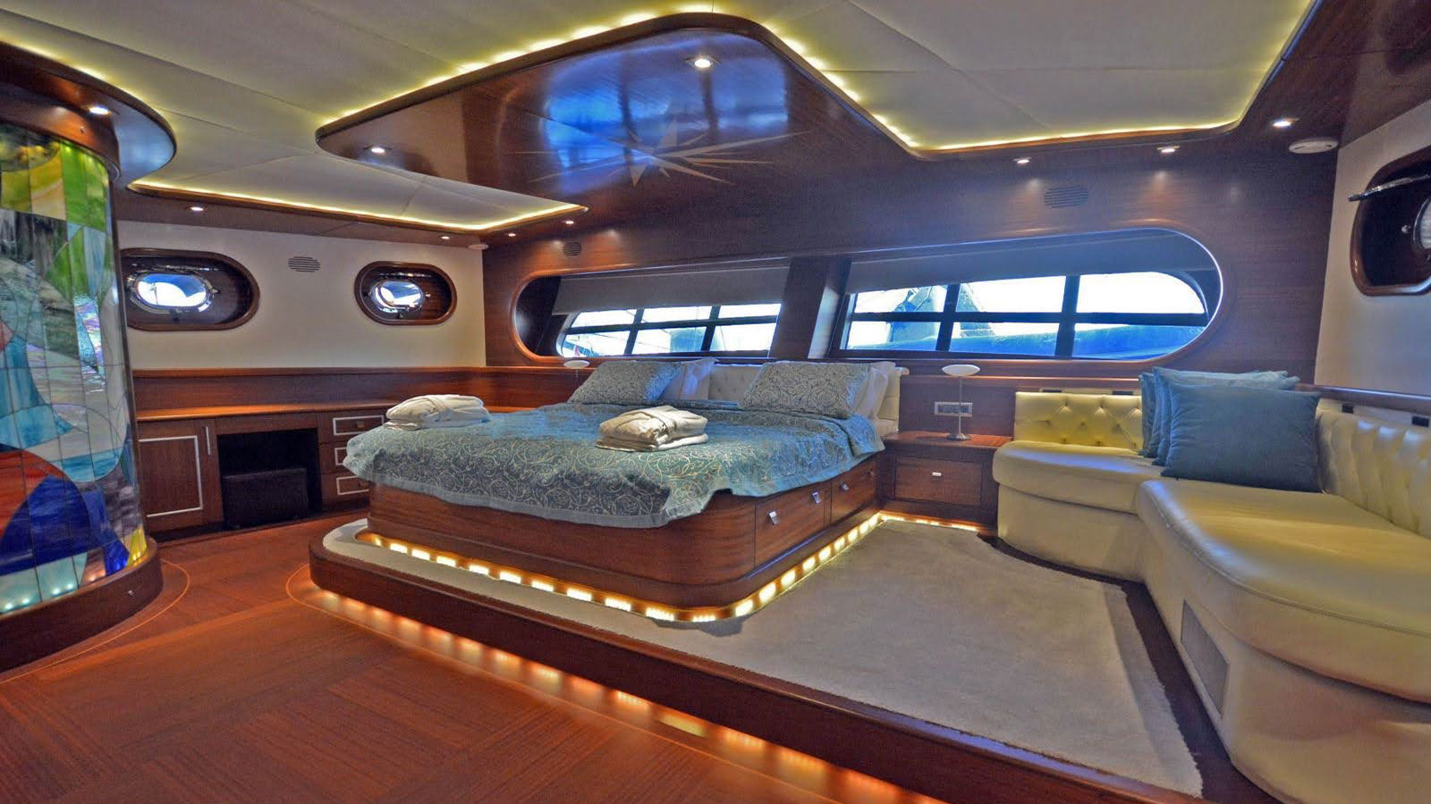 2011 Custom Built La Bella Vita (ex Carpe Diem IV) for charter (photo 9)