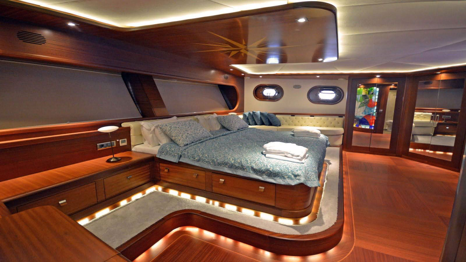 2011 Custom Built La Bella Vita (ex Carpe Diem IV) for charter (photo 10)