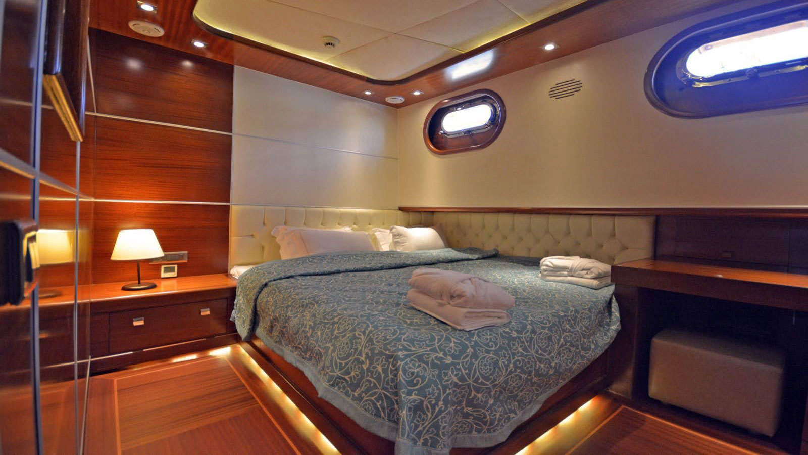 2011 Custom Built La Bella Vita (ex Carpe Diem IV) for charter (photo 11)
