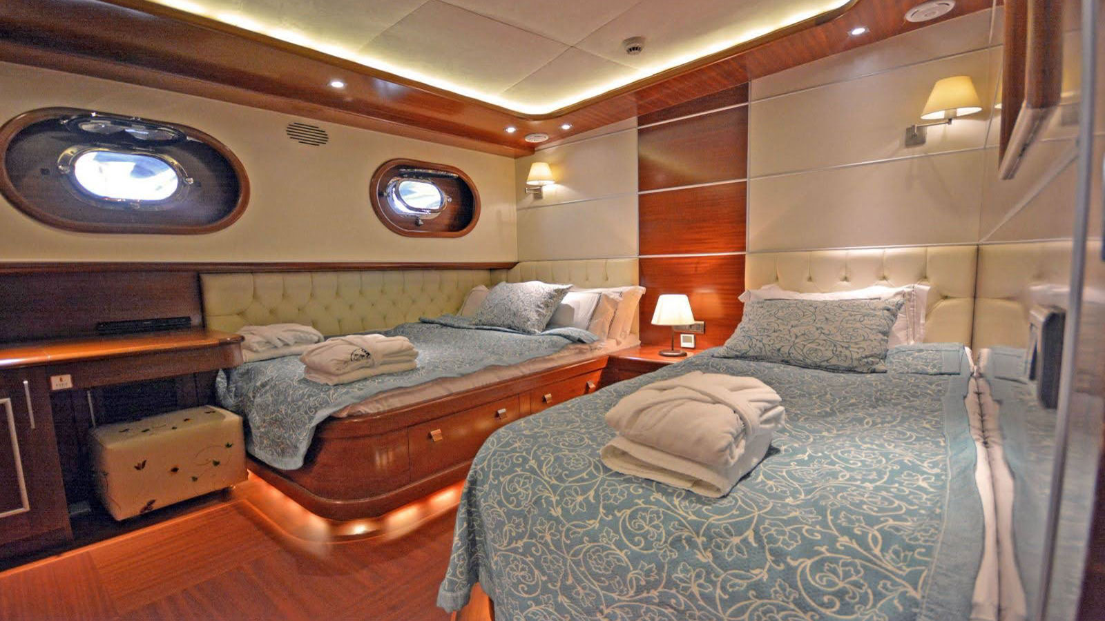 2011 Custom Built La Bella Vita (ex Carpe Diem IV) for charter (photo 12)