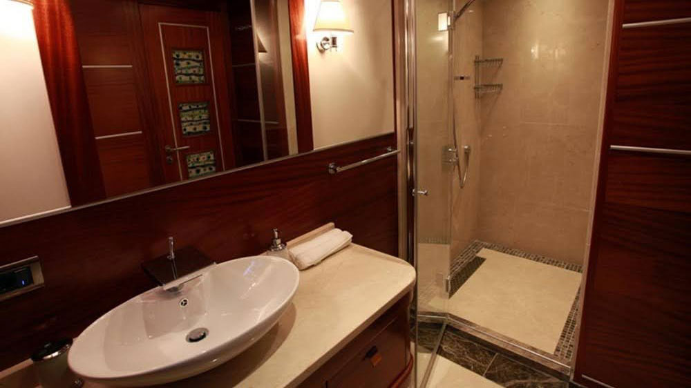 2011 Custom Built La Bella Vita (ex Carpe Diem IV) for charter (photo 16)