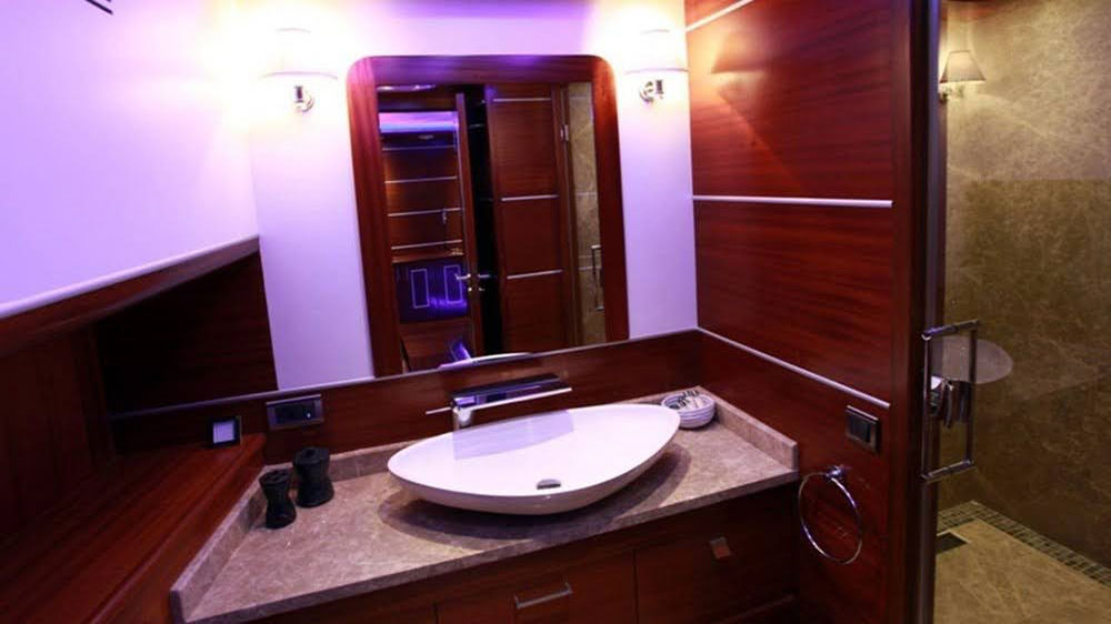 2011 Custom Built La Bella Vita (ex Carpe Diem IV) for charter (photo 17)