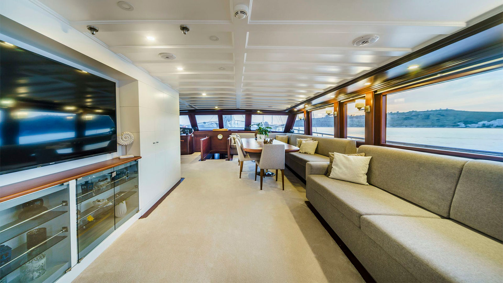 2017 Custom Built Virtuoso zu chartern (photo 8)