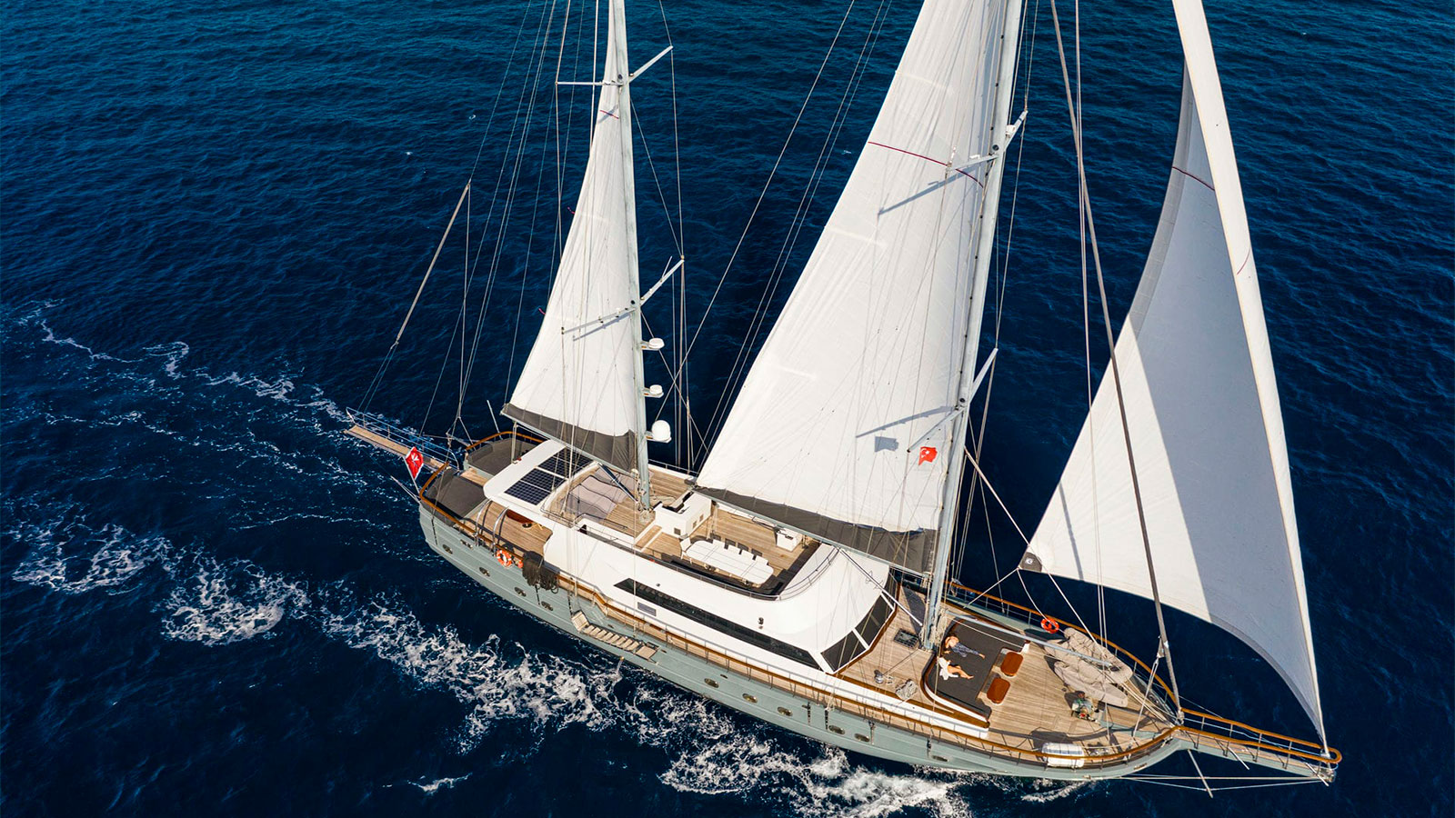 2017 Custom Built Virtuoso zu chartern (photo 31)