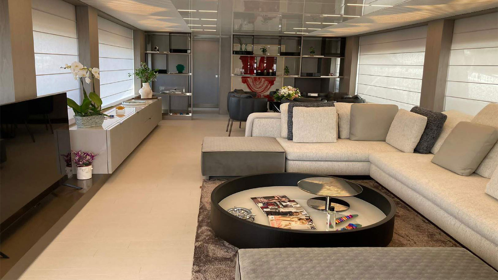 2021 Ferretti 850 Flybridge for charter (photo 2)