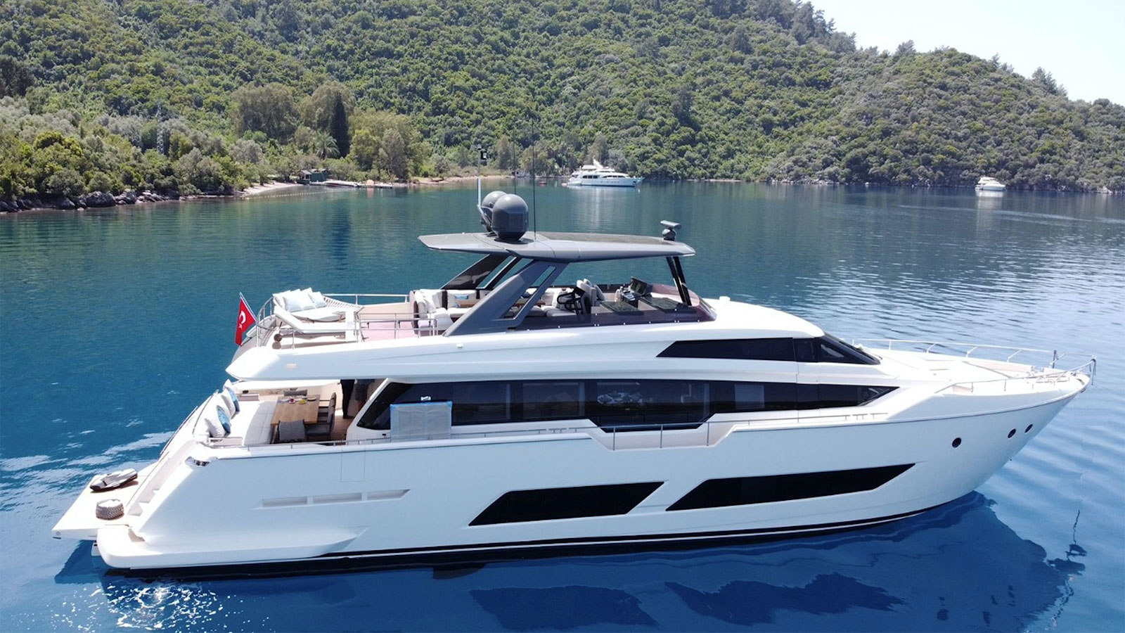 2021 Ferretti 850 Flybridge for charter (photo 14)