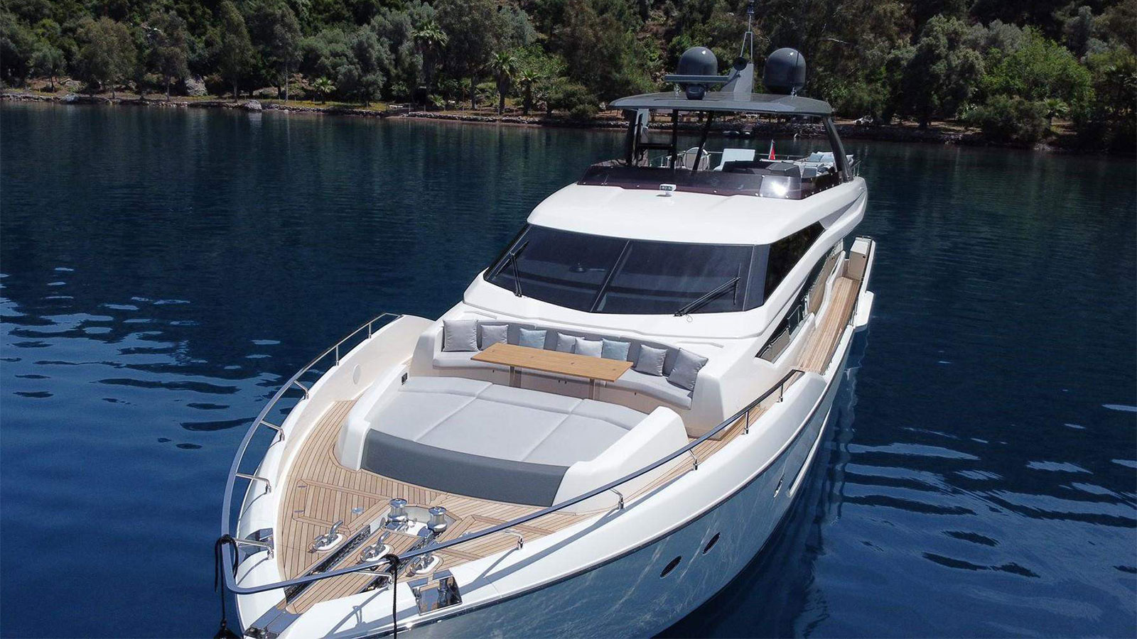 2021 Ferretti 850 Flybridge for charter (photo 18)