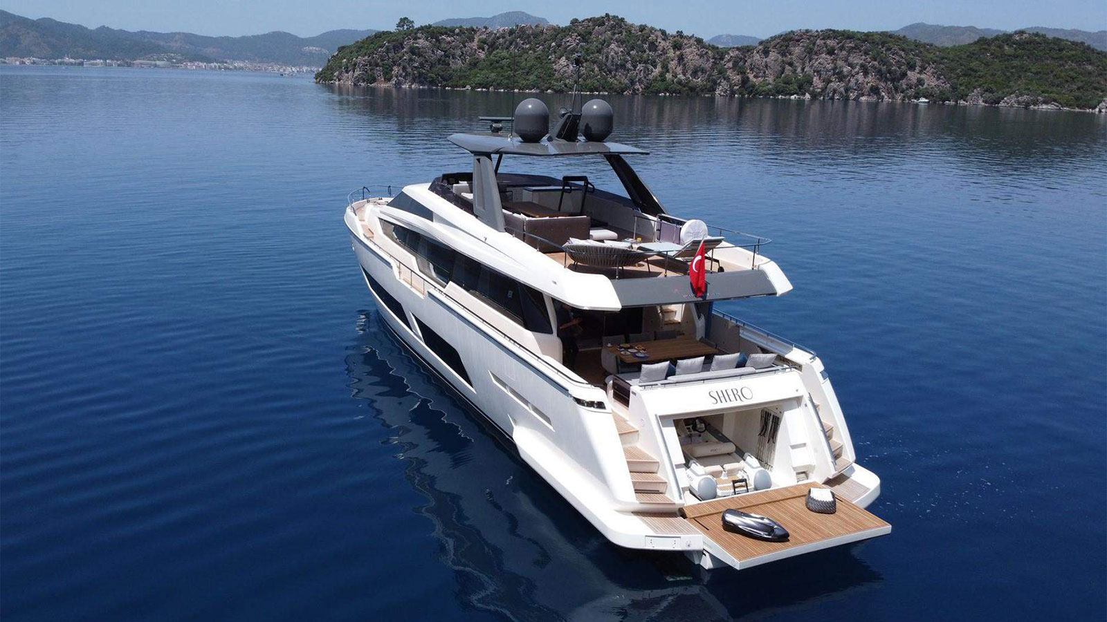 2021 Ferretti 850 Flybridge for charter (photo 19)