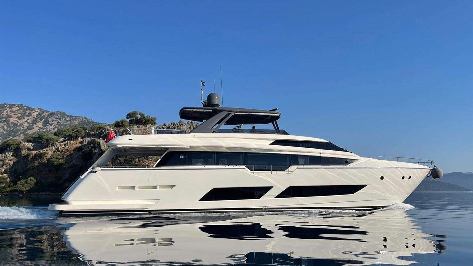 2021 Ferretti 850 Flybridge for charter (photo 22)