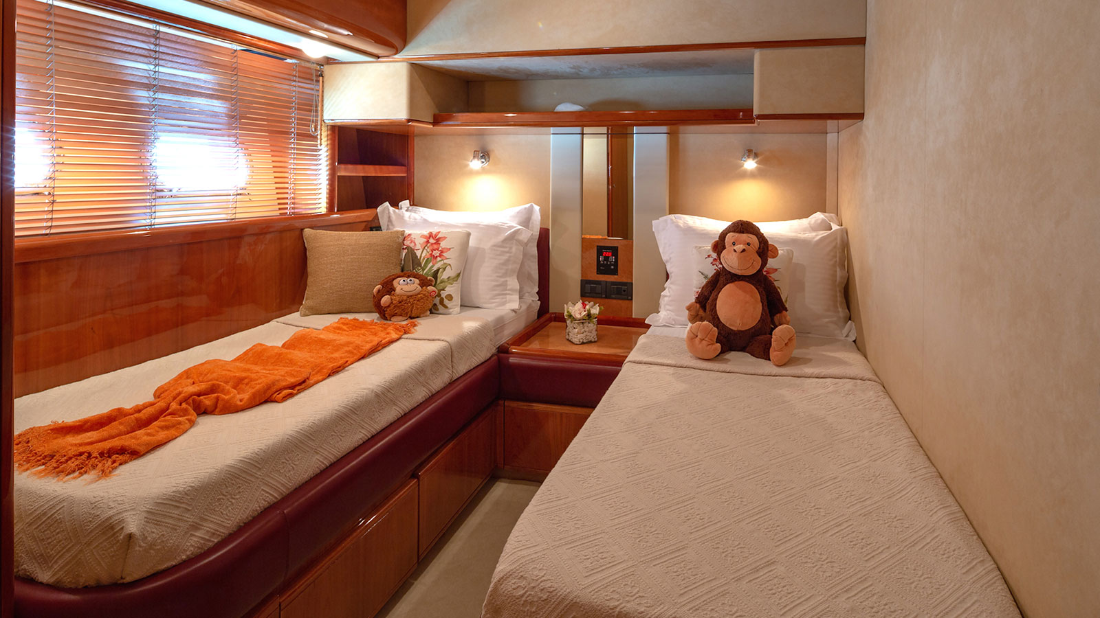 2002 Ferretti Amor na czarter (photo 6)