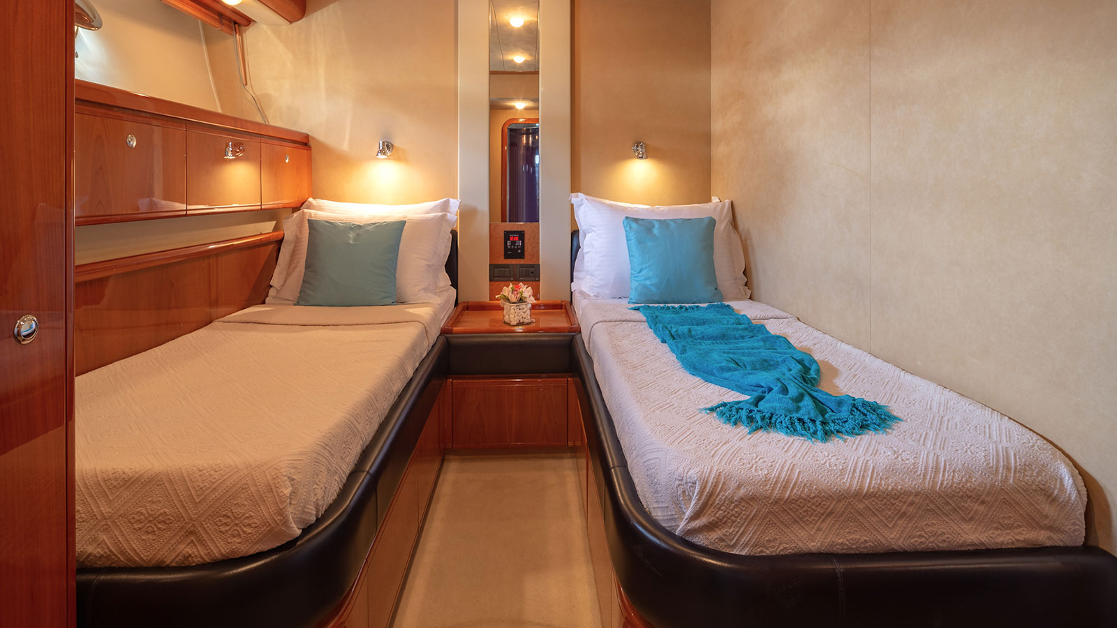 2002 Ferretti Amor na czarter (photo 7)