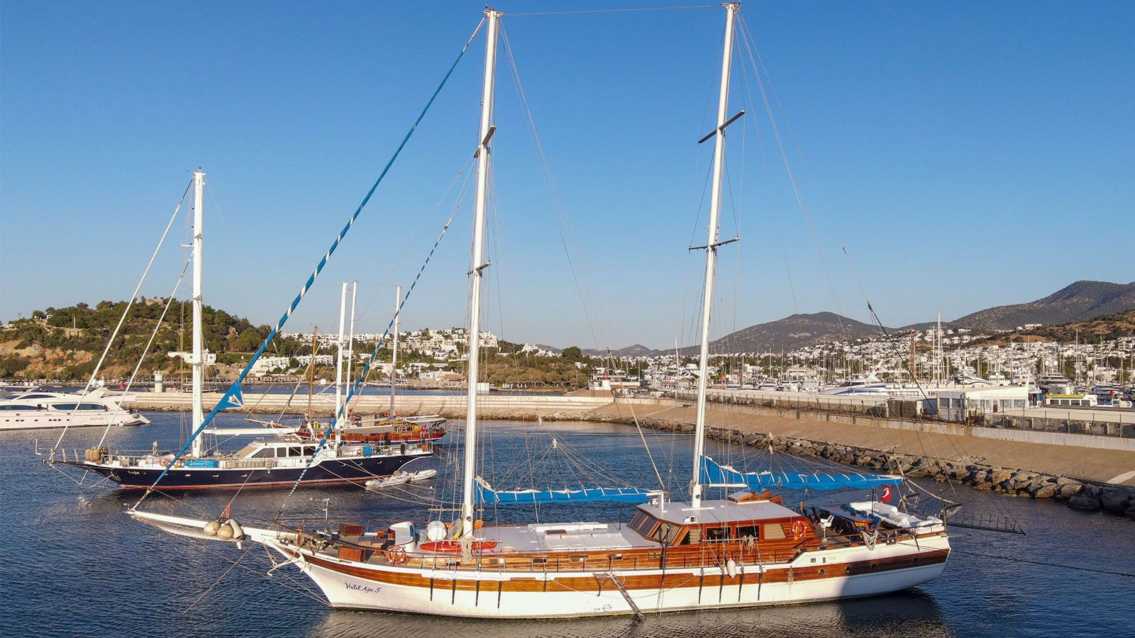 2000 Custom Built Halil Aga 5 for charter (photo 1)