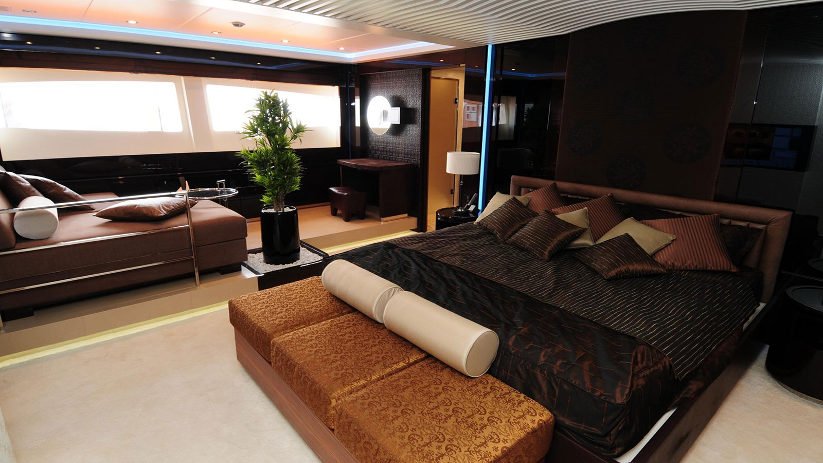 2009 AB Yachts My Toy for charter (photo 9)