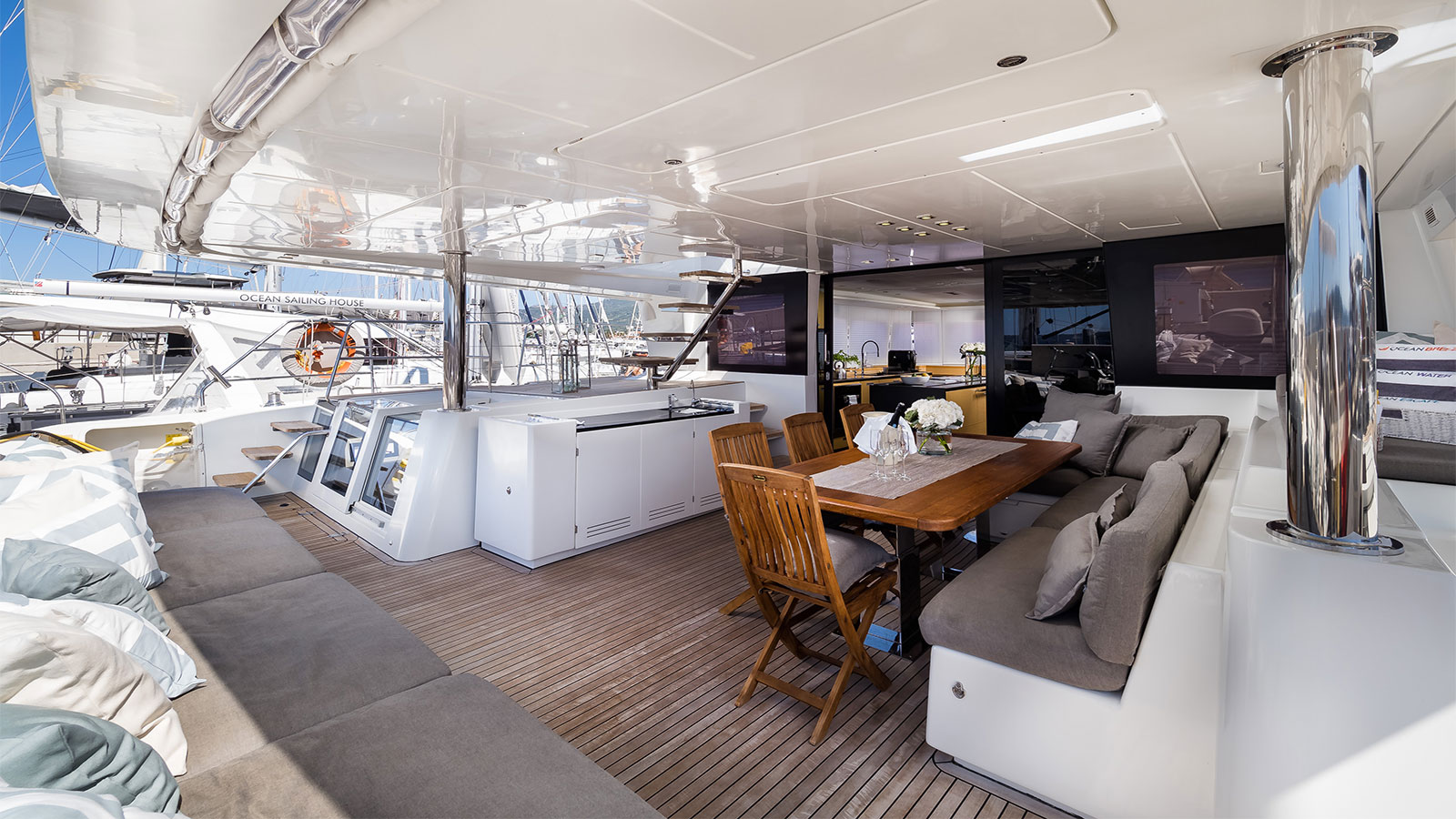 2015 Lagoon 620 te huur (photo 4)
