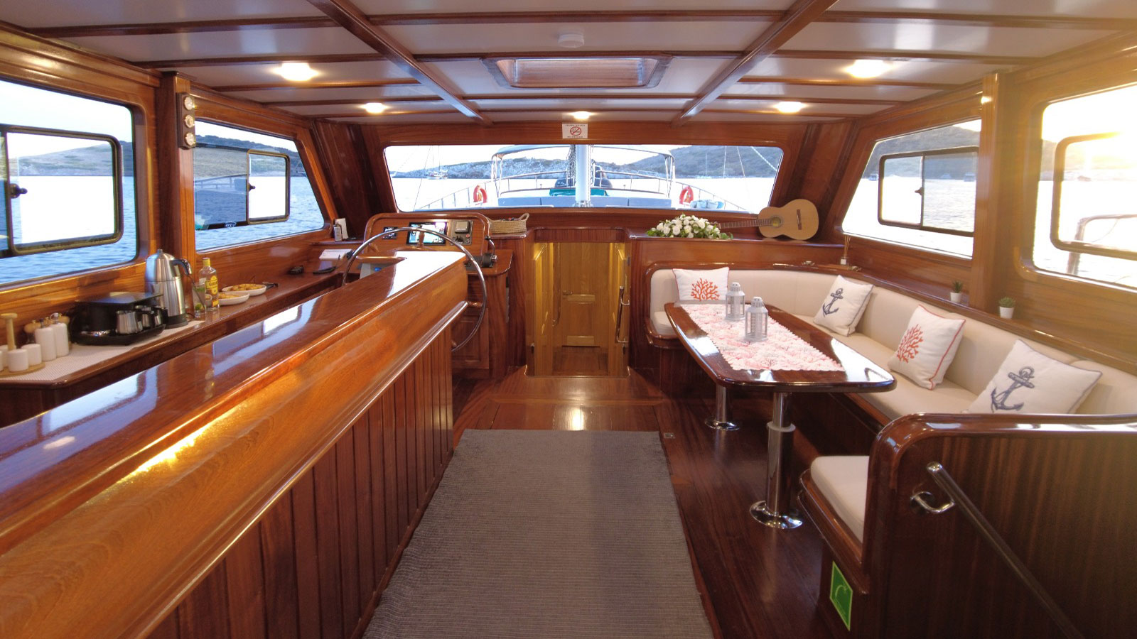 2023 Custom Built Su Perici C for charter (photo 2)