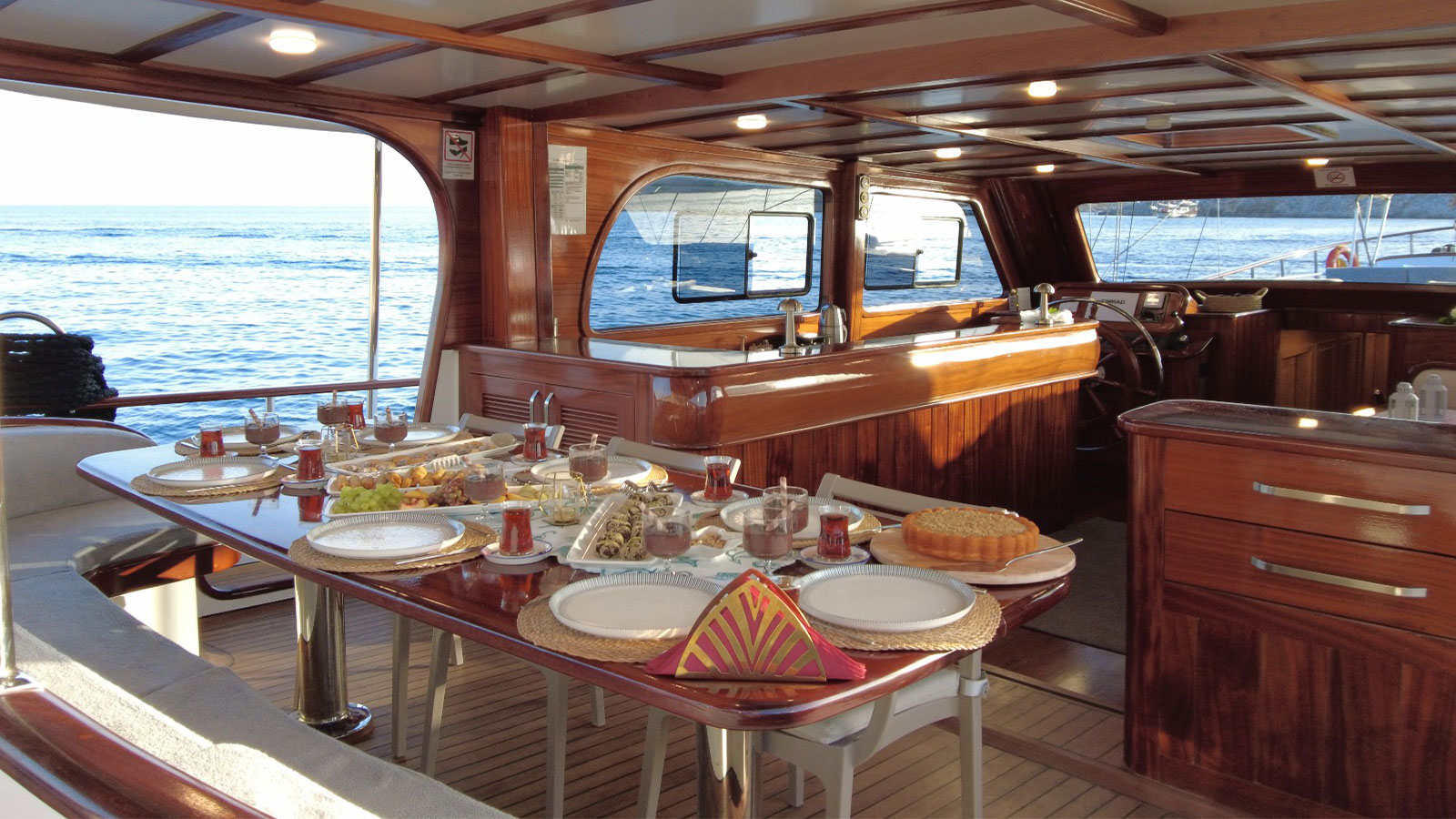 2023 Custom Built Su Perici C for charter (photo 4)