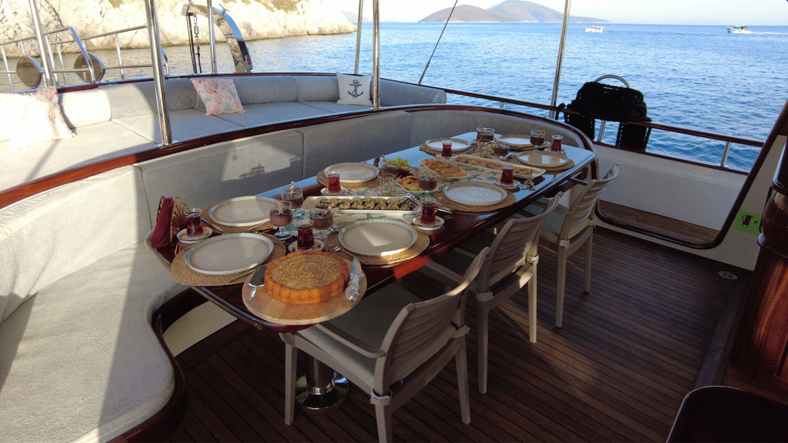 2023 Custom Built Su Perici C for charter (photo 17)