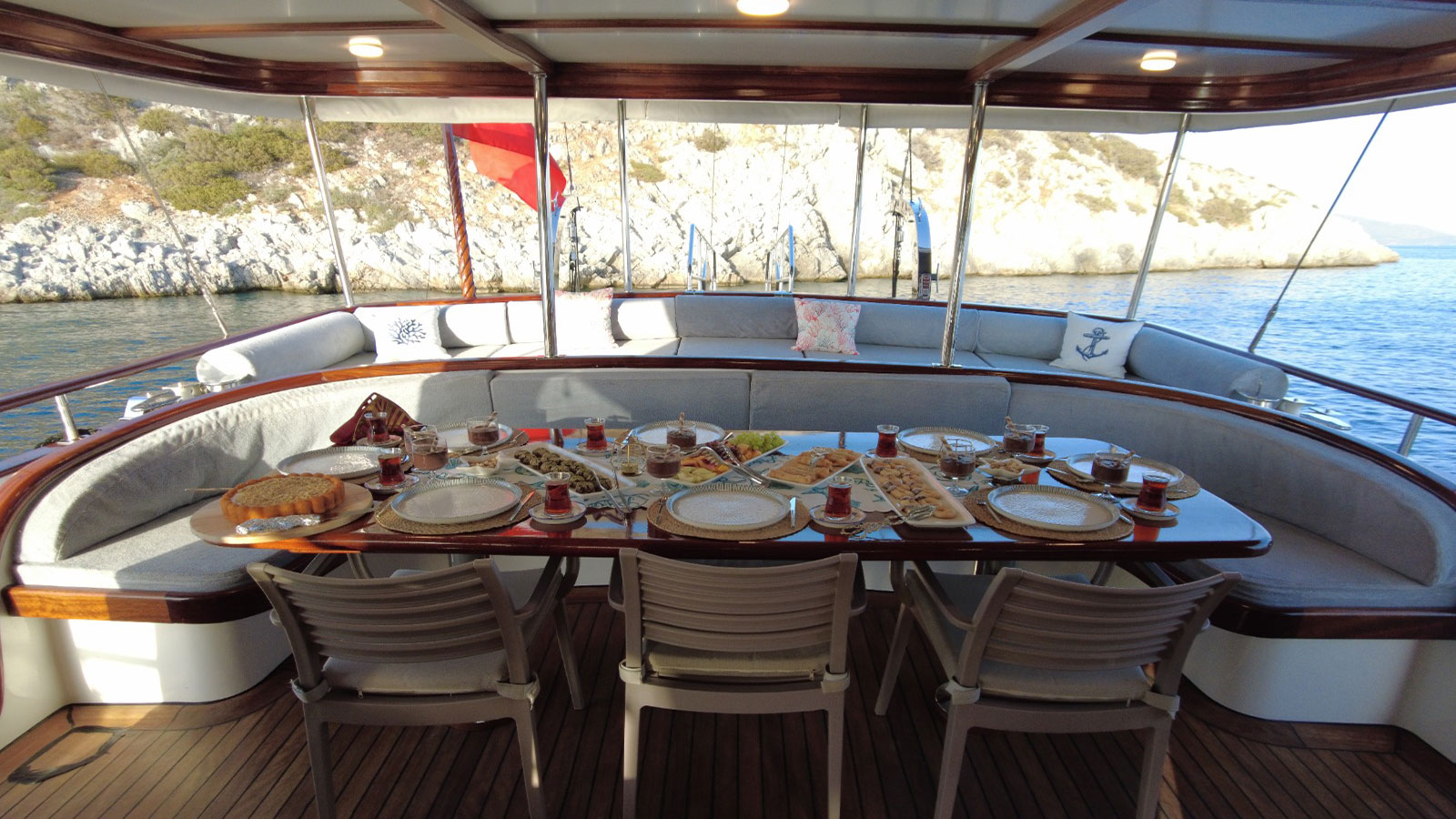 2023 Custom Built Su Perici C for charter (photo 18)