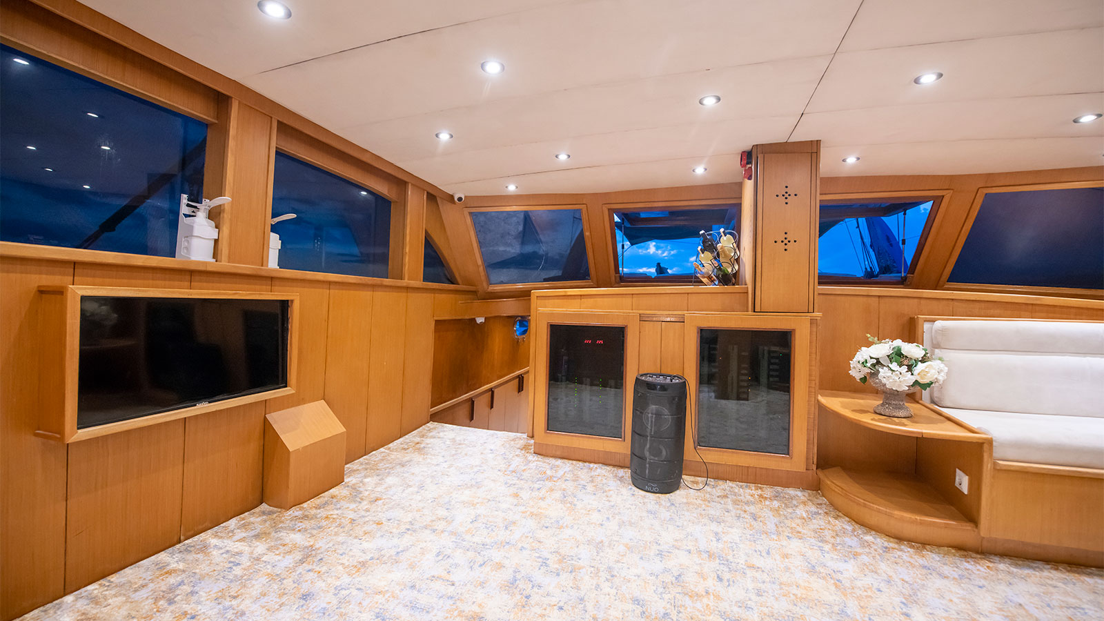 1997 Custom Built Blu Dream for charter (photo 2)