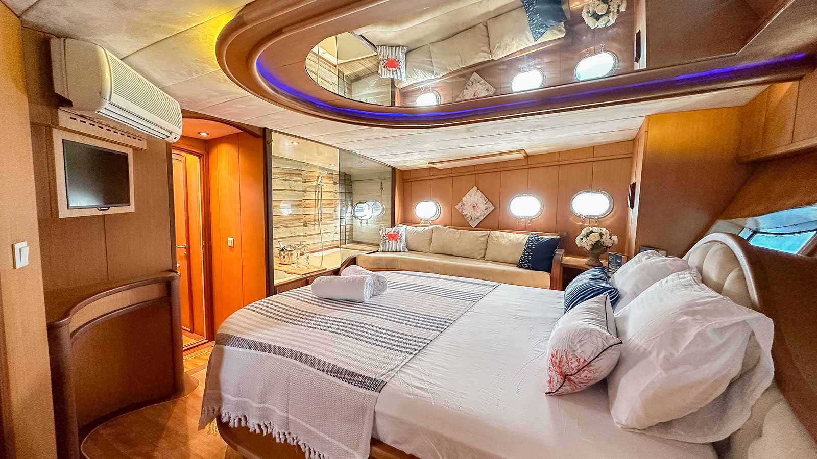 1997 Custom Built Blu Dream for charter (photo 5)