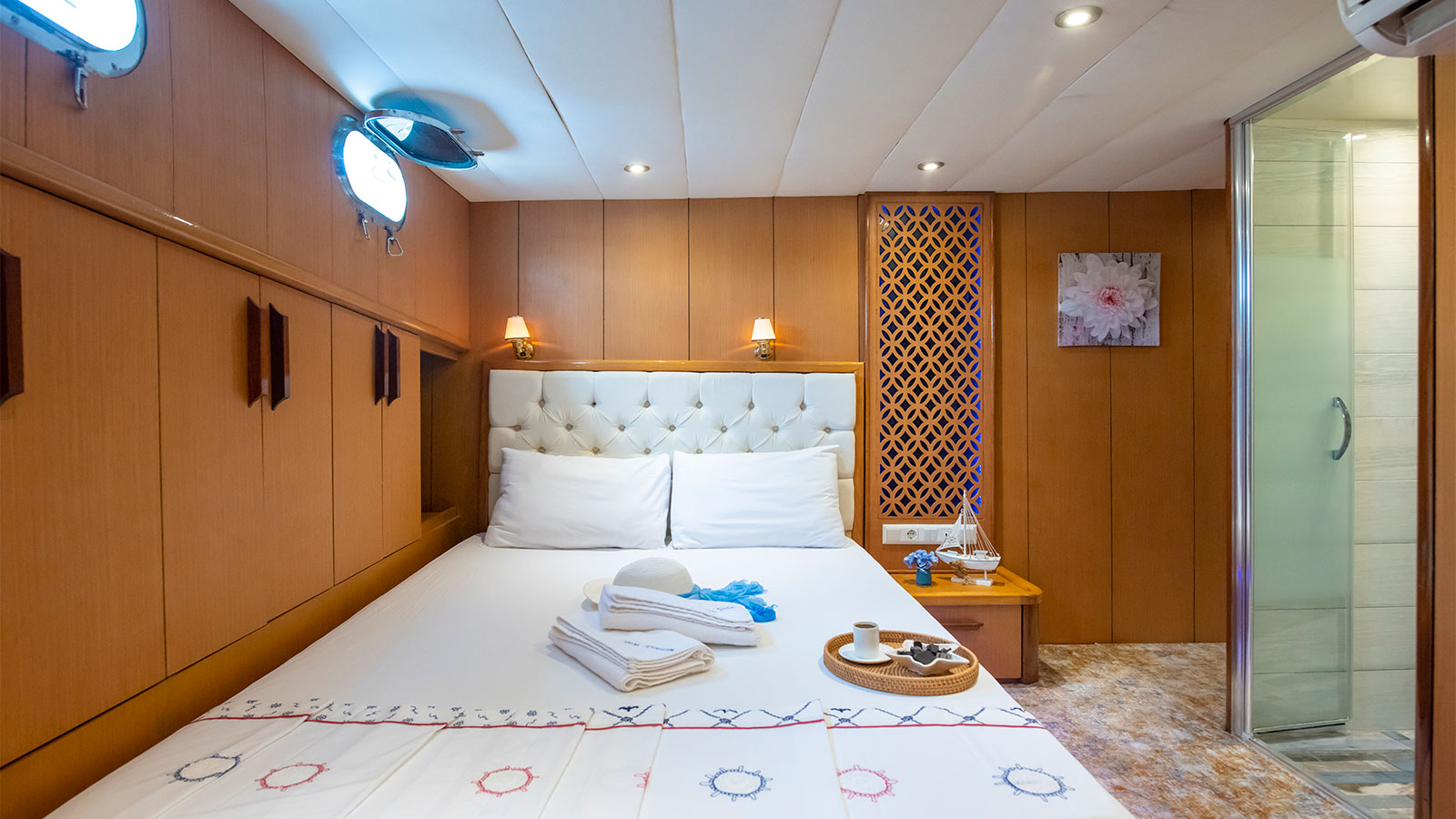 1997 Custom Built Blu Dream for charter (photo 8)