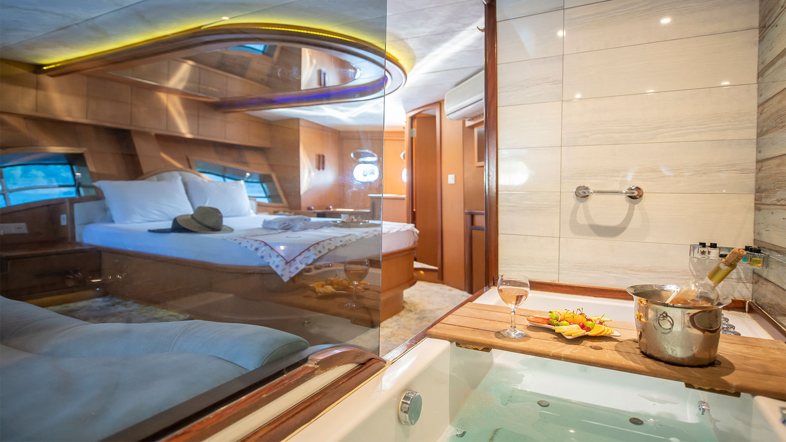 1997 Custom Built Blu Dream for charter (photo 10)
