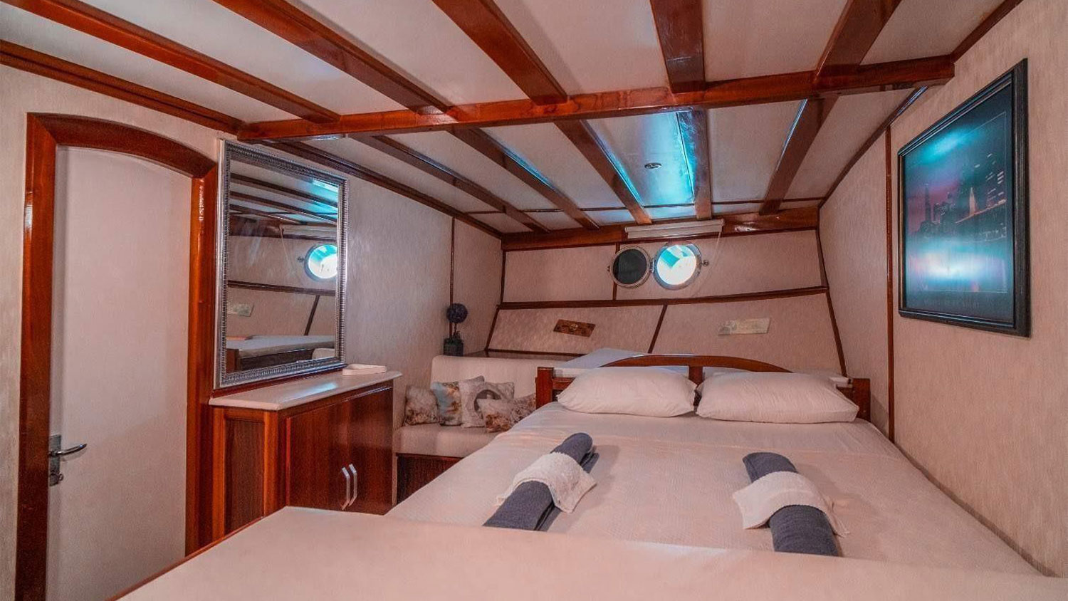 2004 Custom Built White Swan na czarter (photo 5)