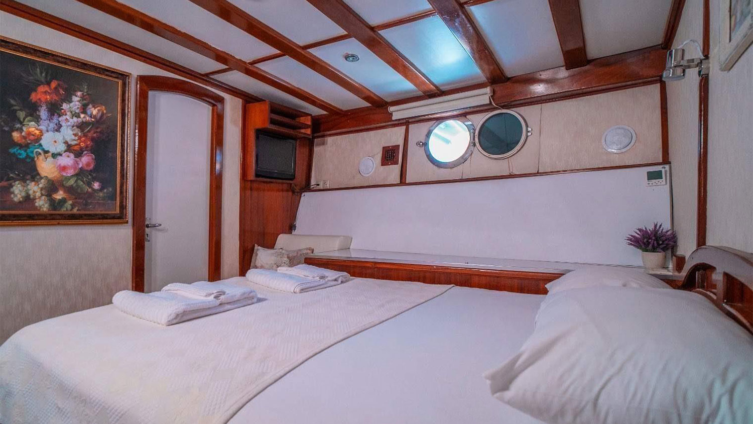 2004 Custom Built White Swan na czarter (photo 8)