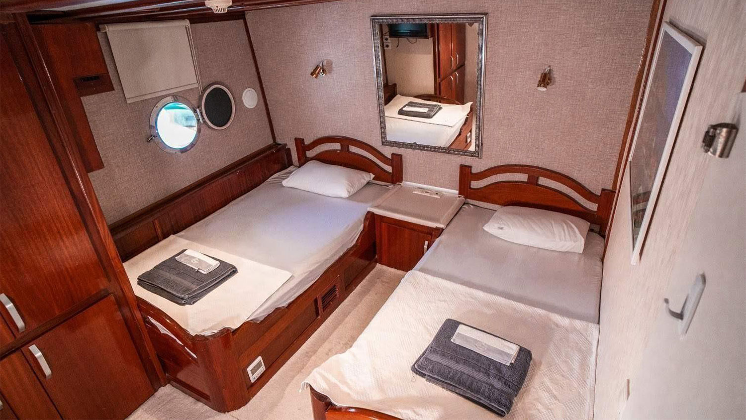 2004 Custom Built White Swan na czarter (photo 11)