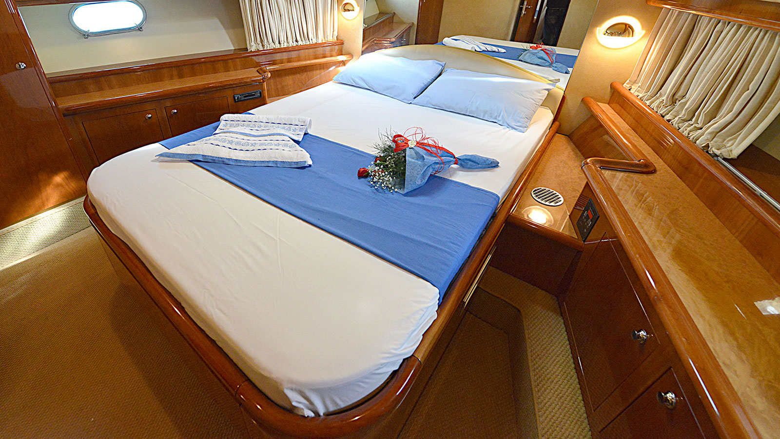 2000 Ferretti 68 te huur (photo 6)