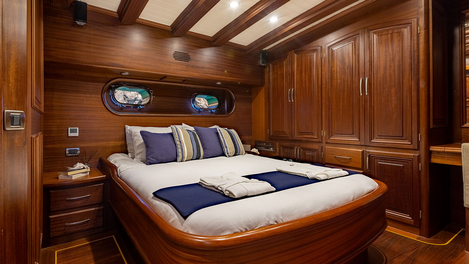 2008 Custom Built Caner IV na czarter (photo 7)