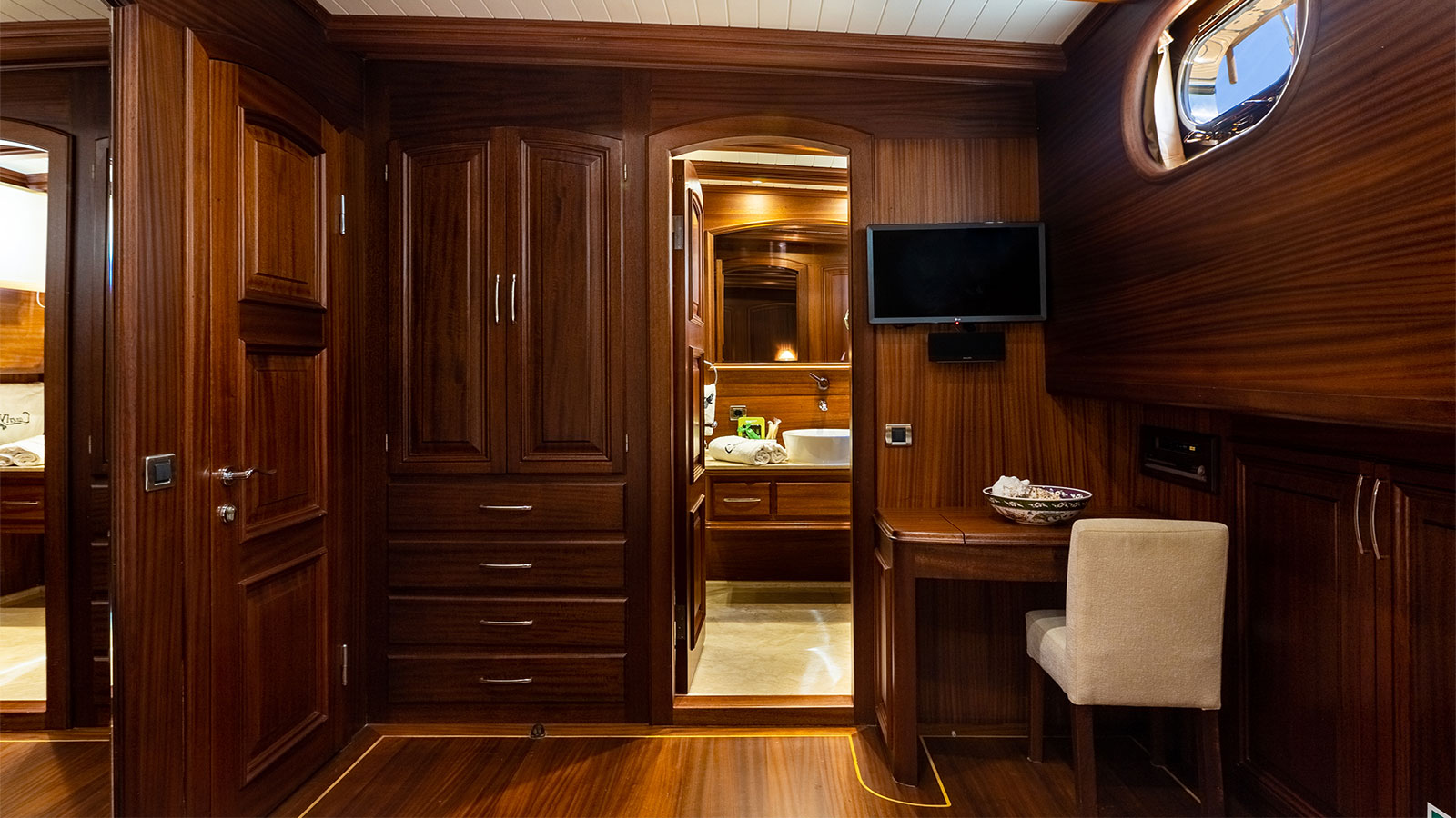 2008 Custom Built Caner IV na czarter (photo 8)