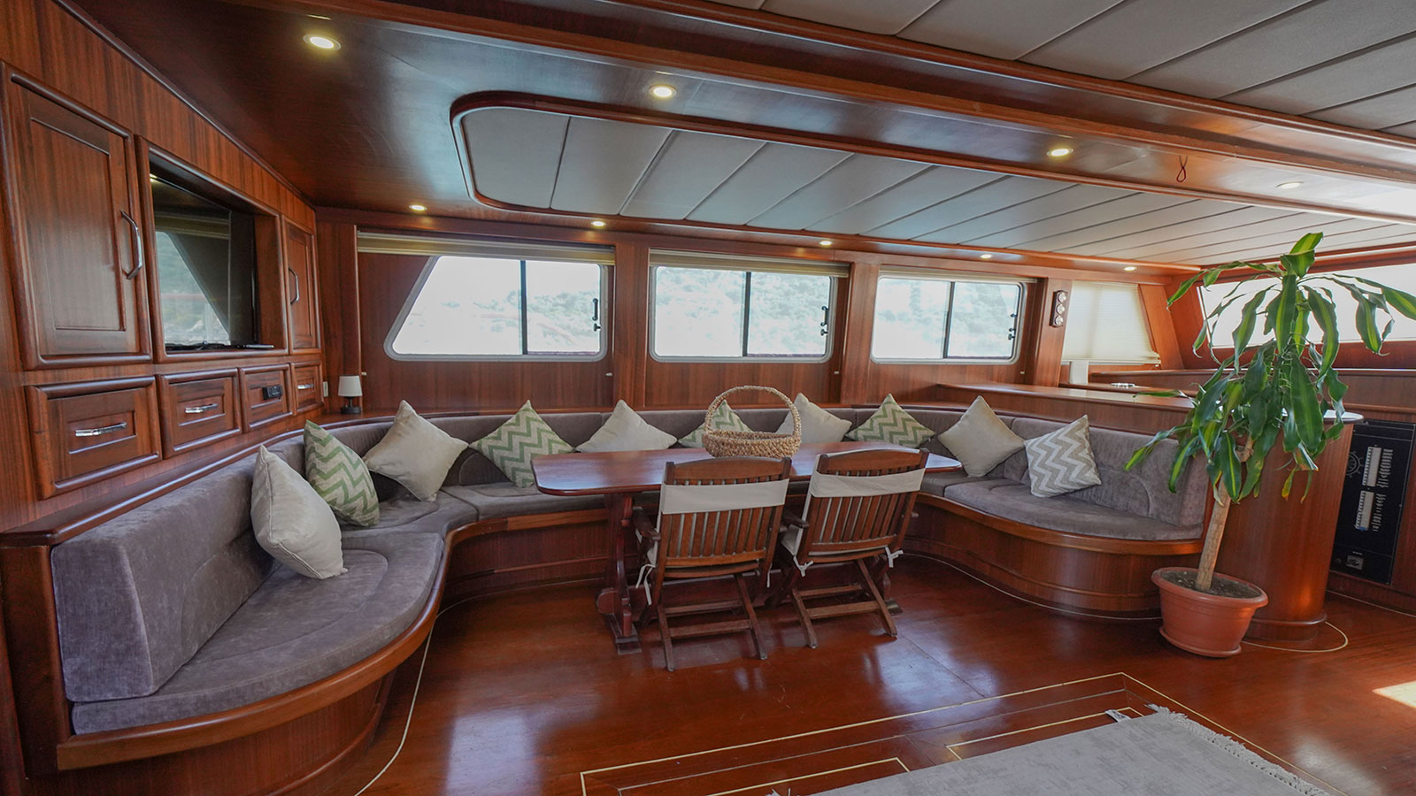 2019 Custom Built Prenses Esila te huur (photo 2)