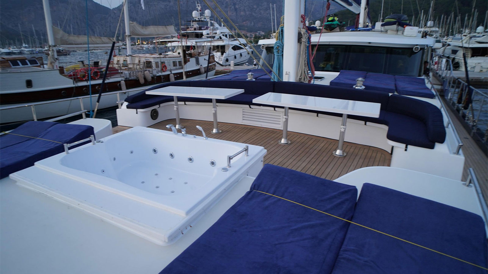 2010 Saba Yacht Perla Del Mare te huur (photo 17)