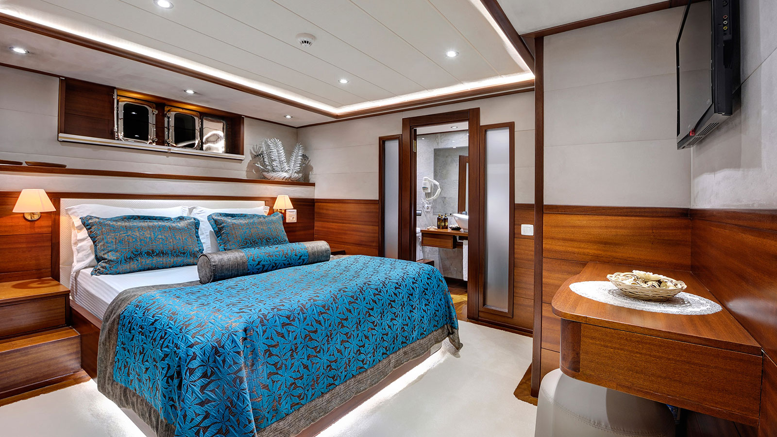 2011 Custom Built Alessandro 1 for charter (photo 10)