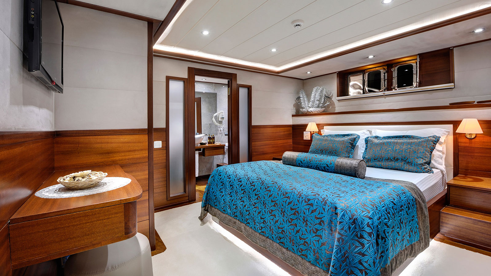 2011 Custom Built Alessandro 1 for charter (photo 11)