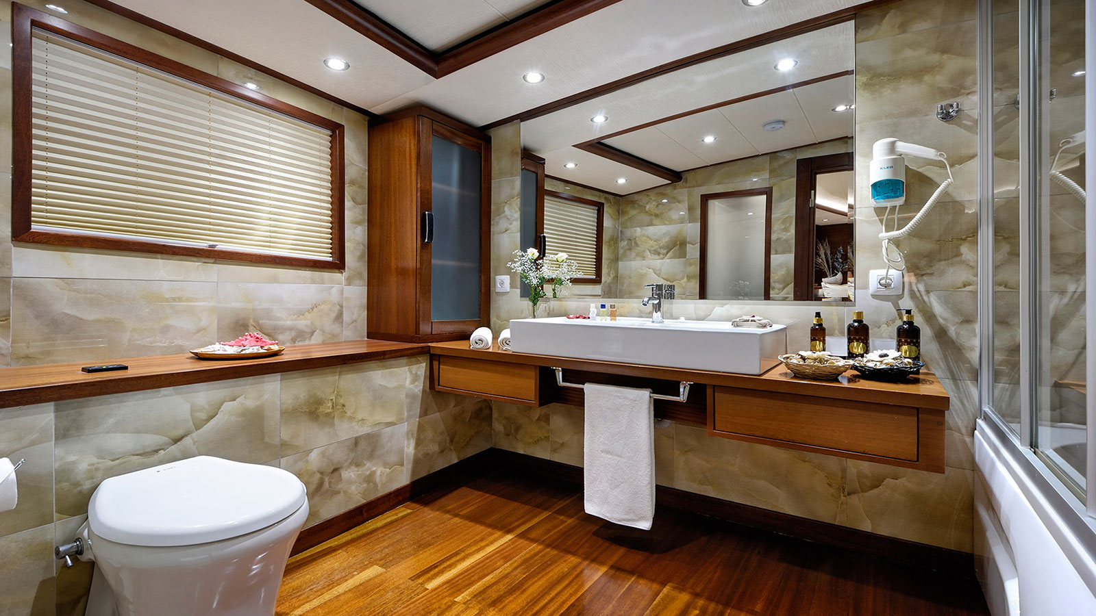 2011 Custom Built Alessandro 1 for charter (photo 14)
