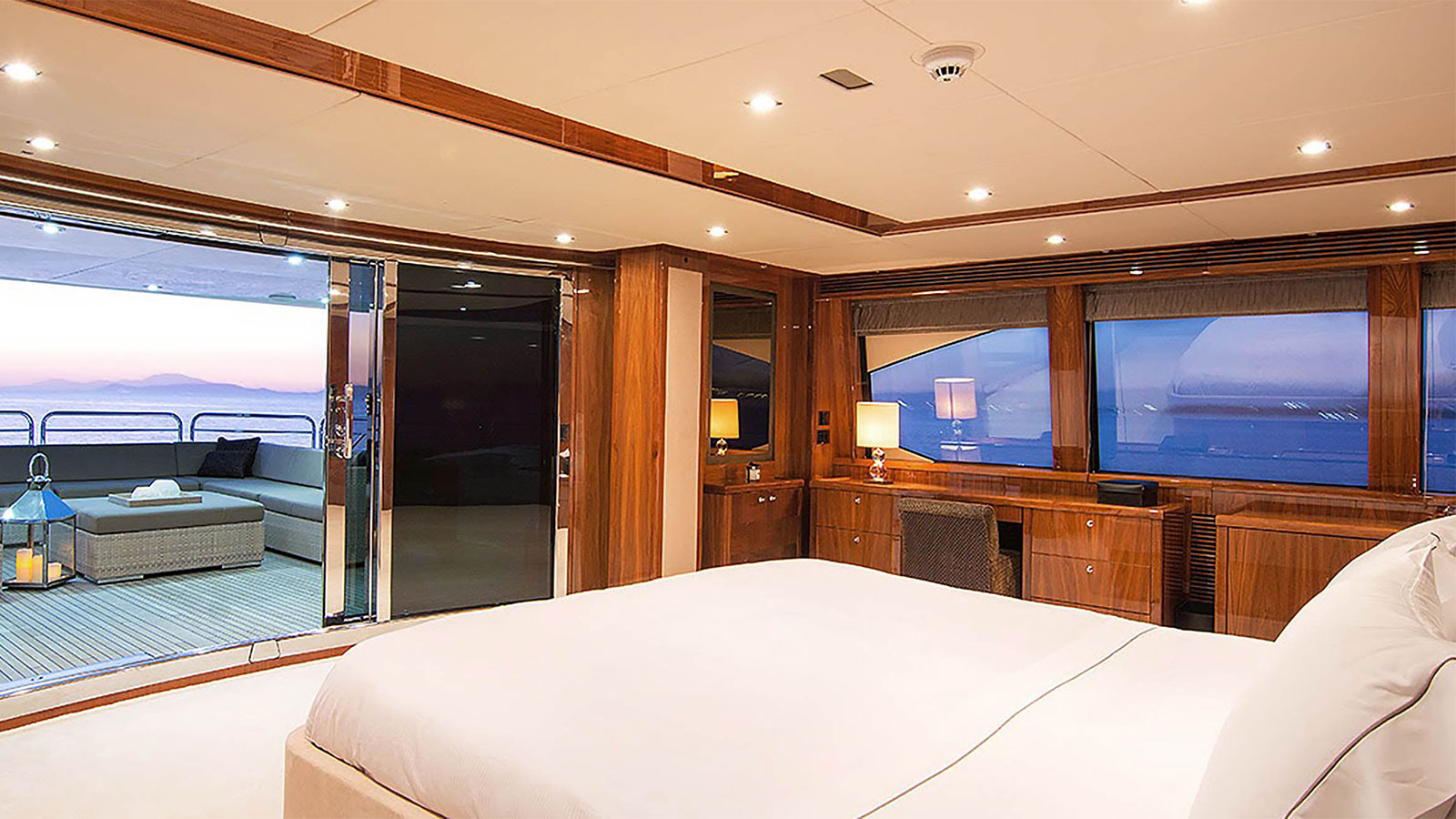 2012 Sunseeker Pathos for charter (photo 6)