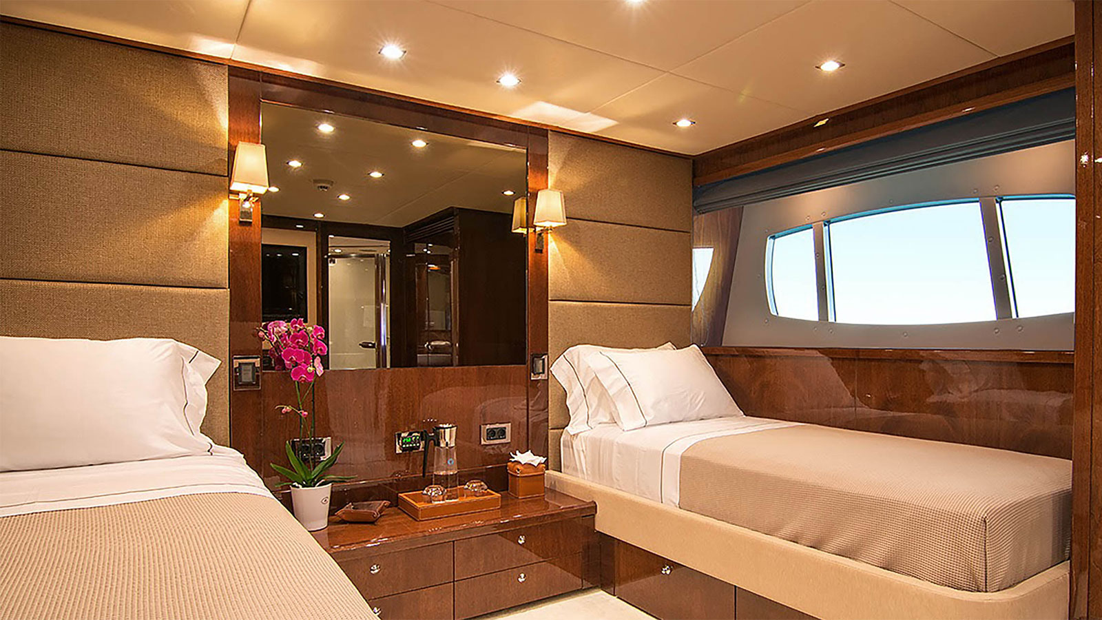 2012 Sunseeker Pathos for charter (photo 7)