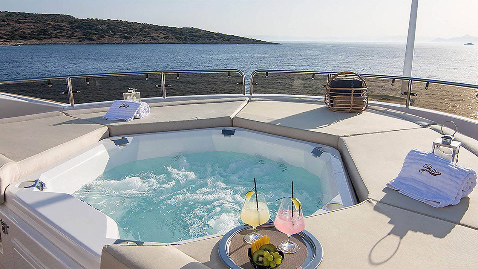 2012 Sunseeker Pathos for charter (photo 11)