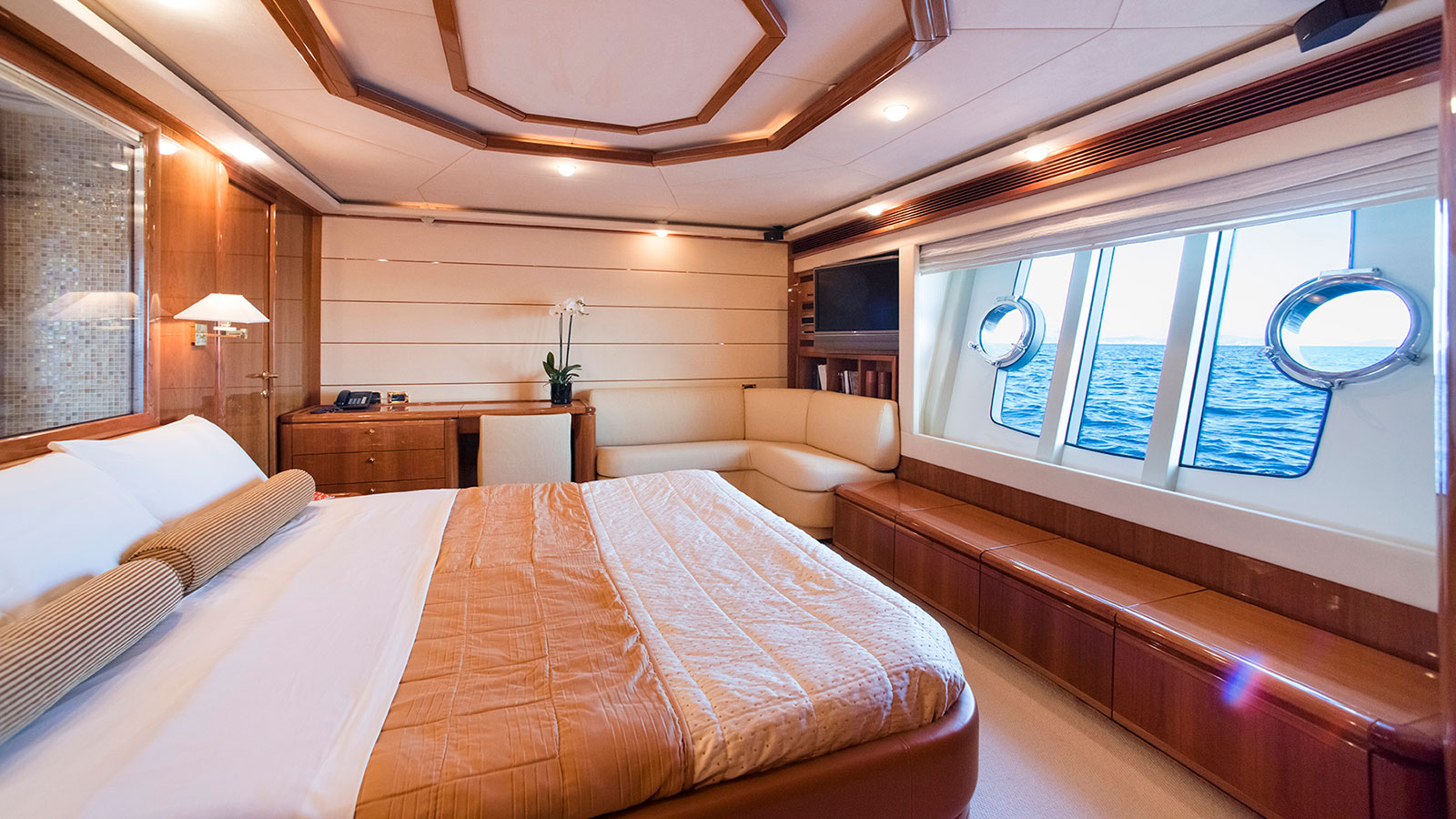 2006 Ferretti 881 zu chartern (photo 4)