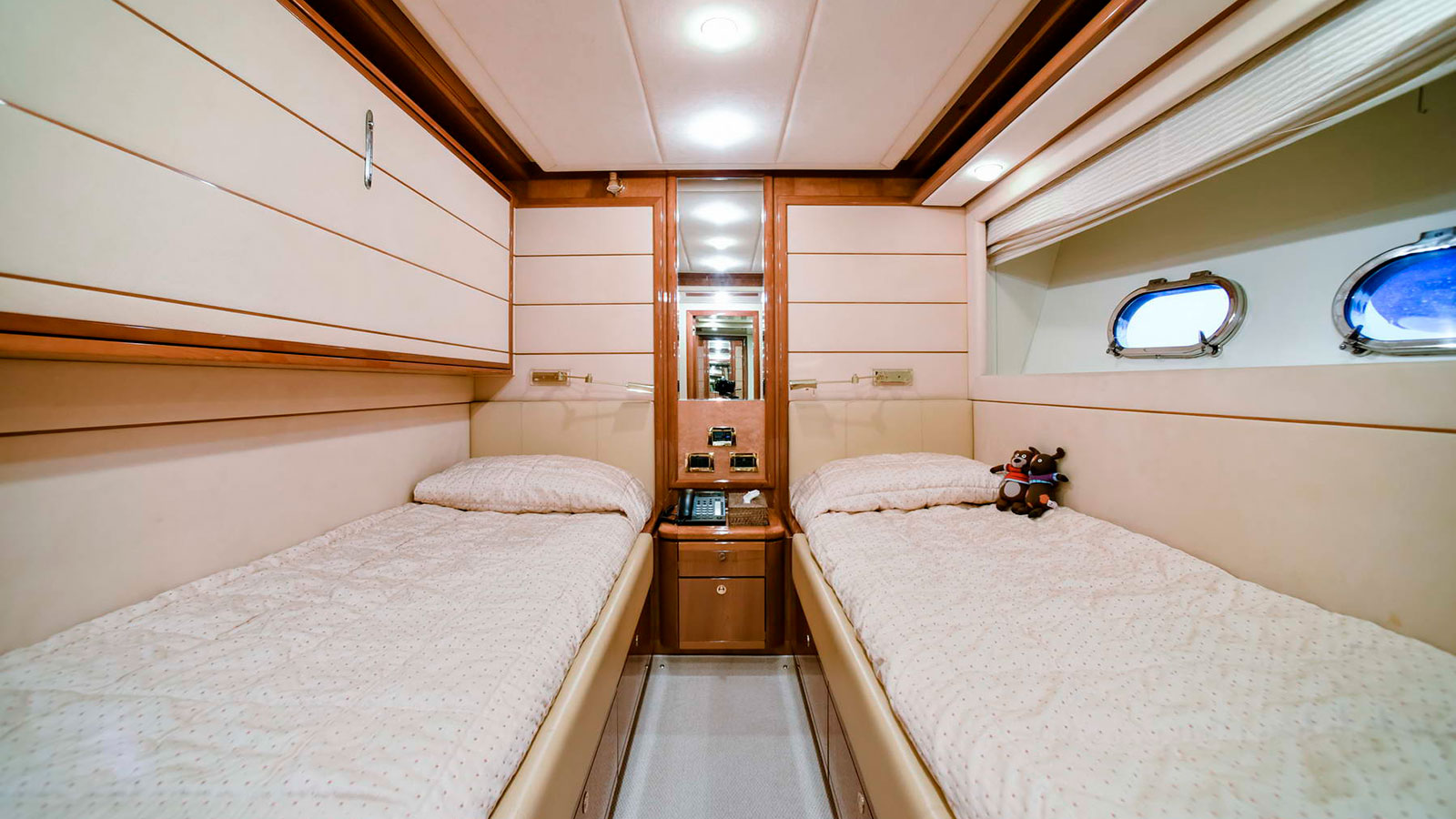 2006 Ferretti 881 zu chartern (photo 5)