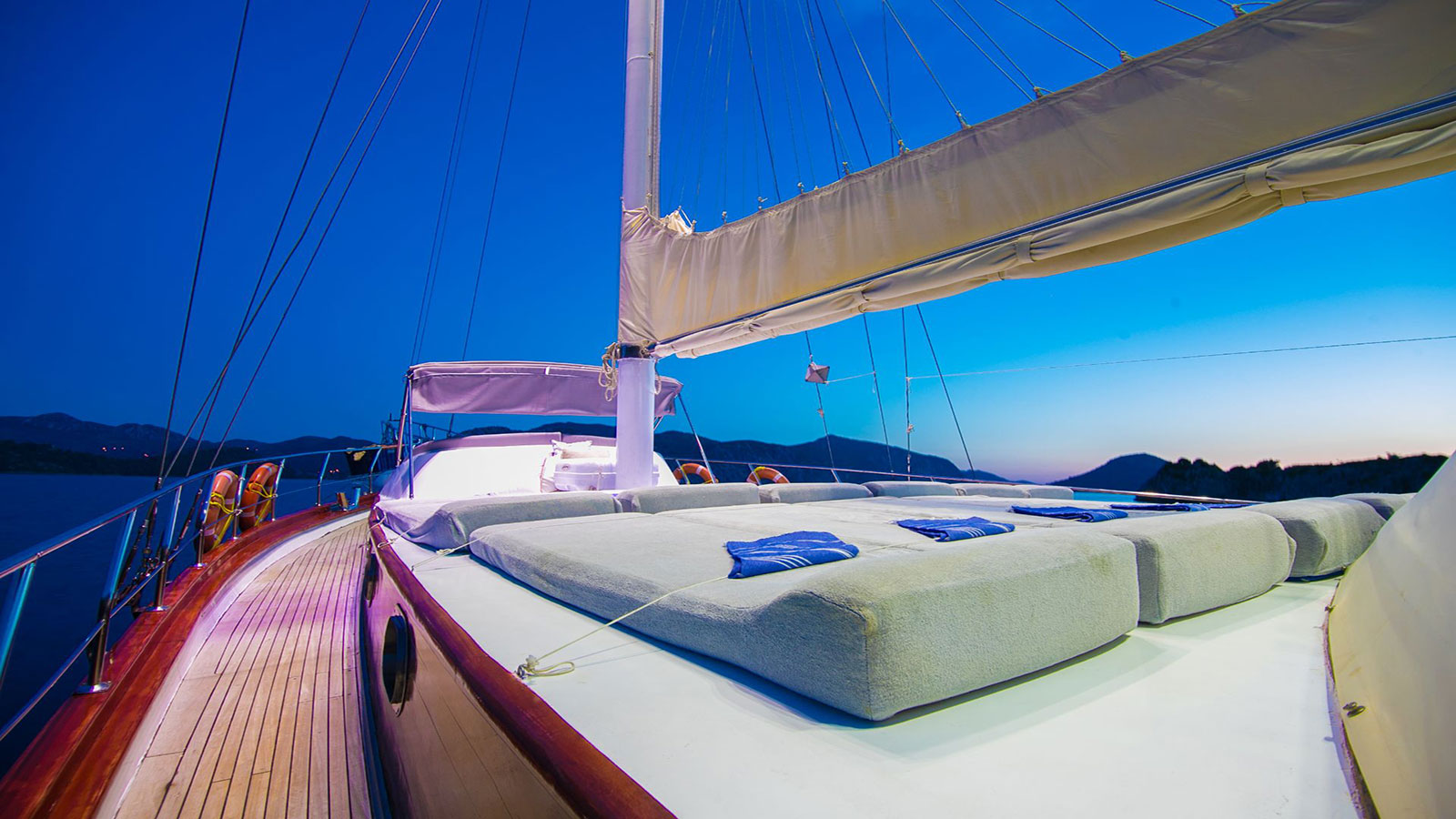 1998 Custom Built Miss Flower à louer (photo 12)