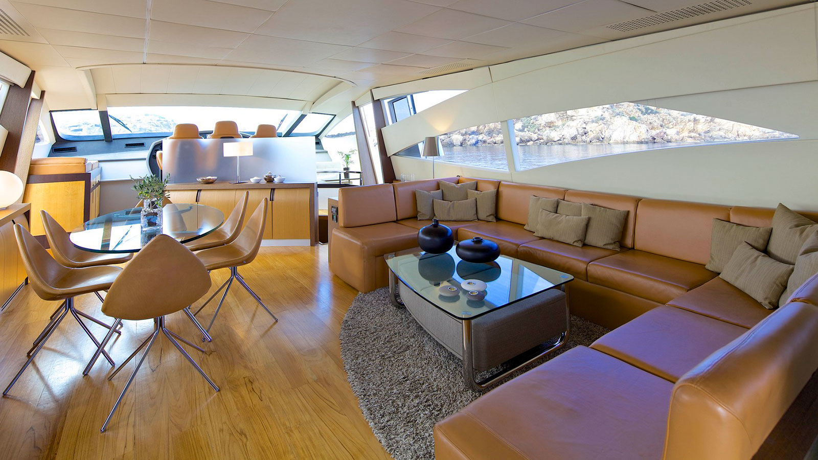 2009 Pershing Solaris a noleggio (photo 2)