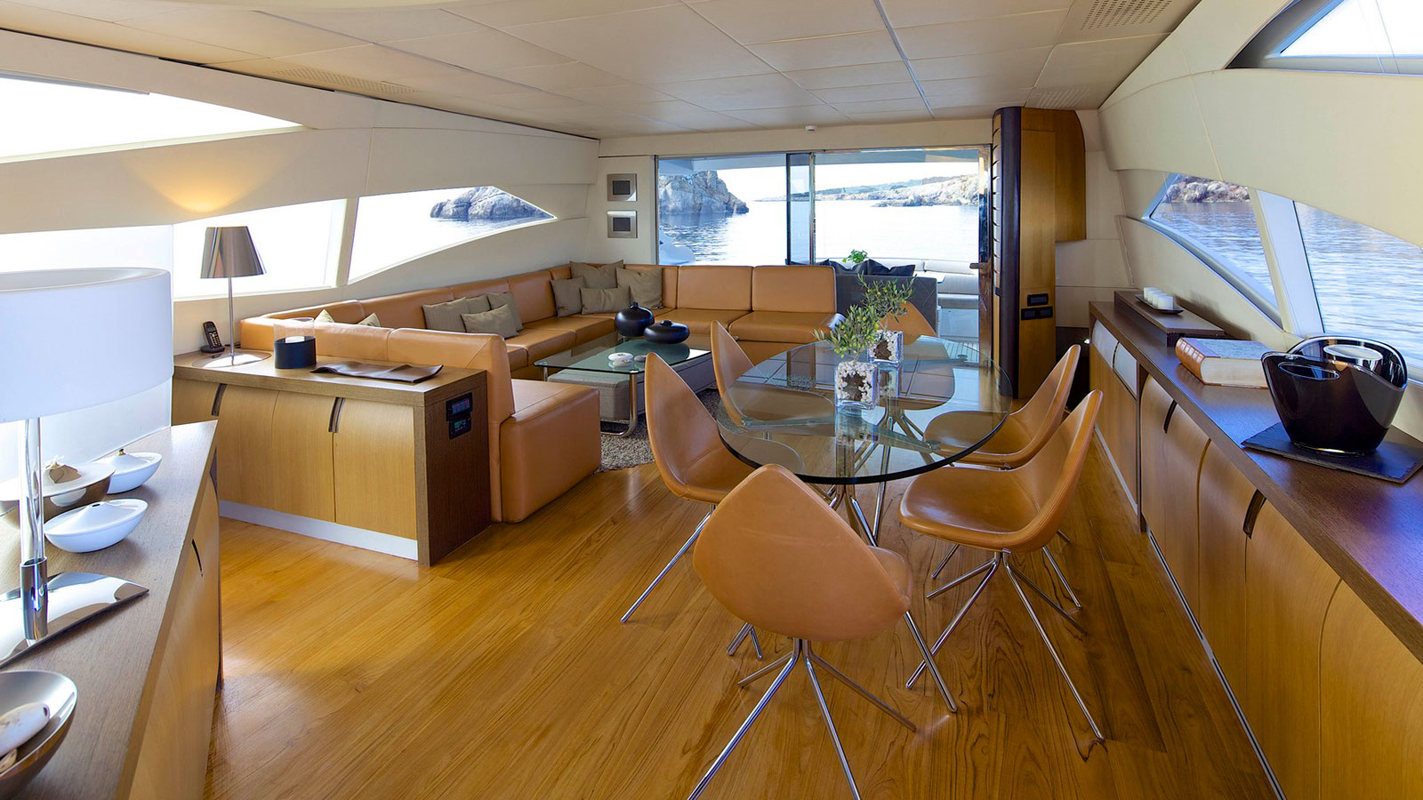 2009 Pershing Solaris a noleggio (photo 3)