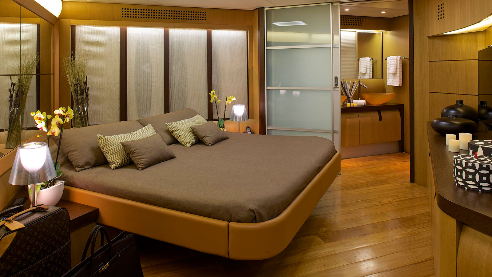 2009 Pershing Solaris a noleggio (photo 4)