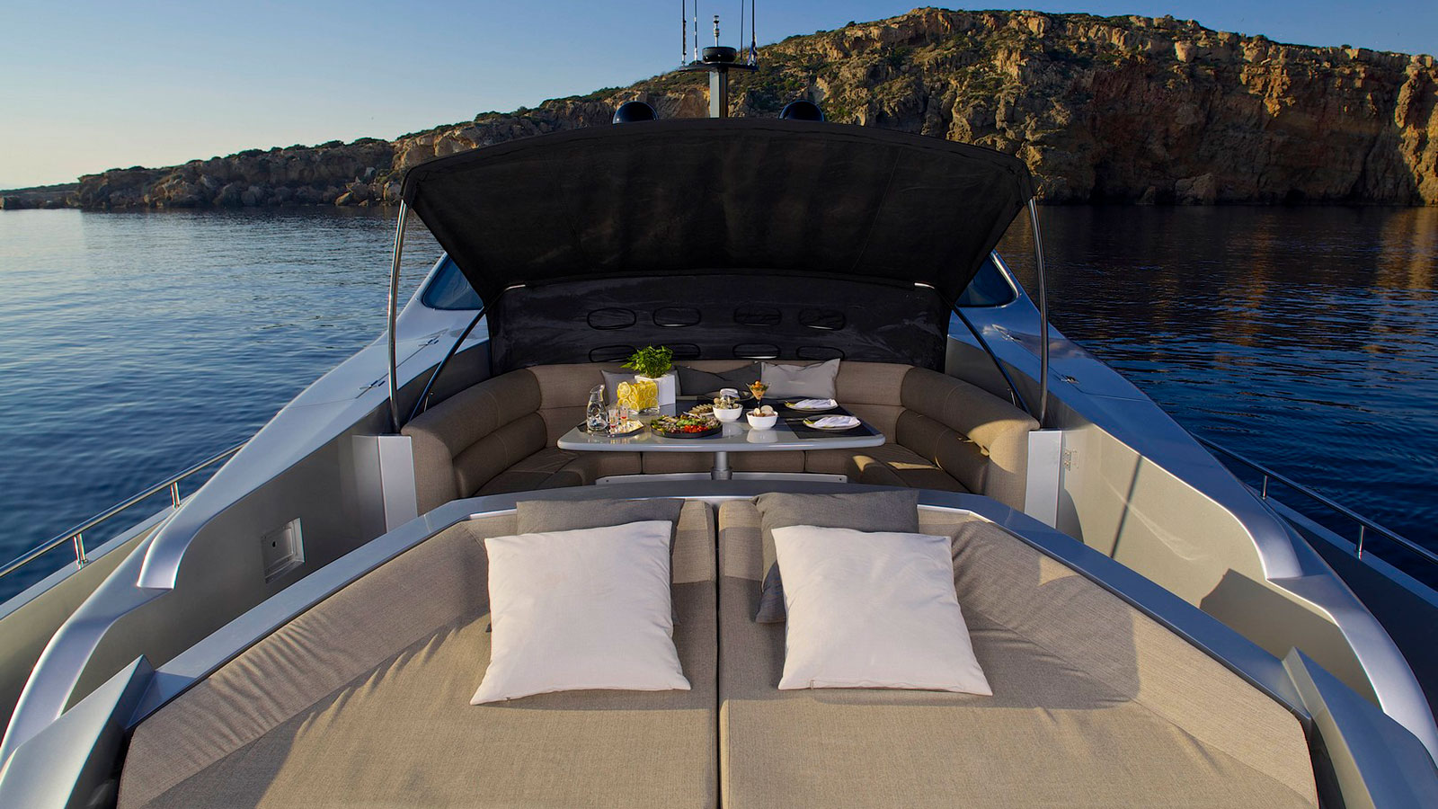 2009 Pershing Solaris a noleggio (photo 7)