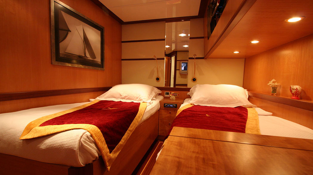 2007 Mural Yachts Serenity 86 for charter (photo 4)